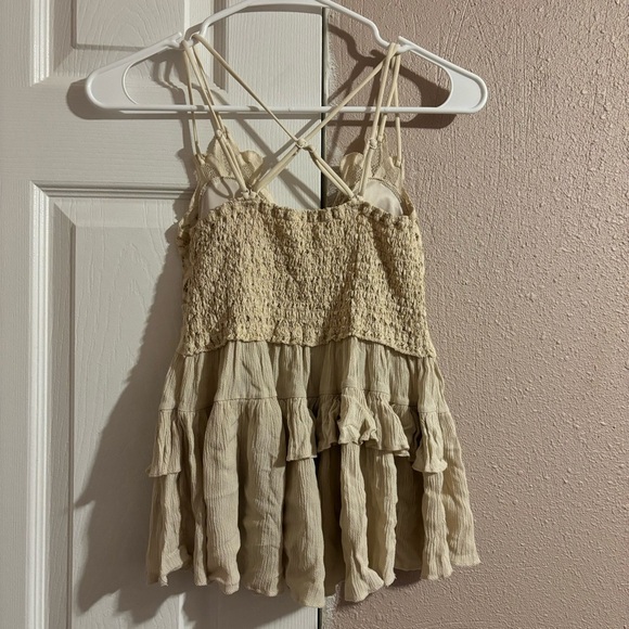 Zenana top with cream lace ruffles, size M - Picture 2 of 3